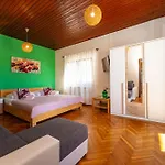 Adriana Apartament *