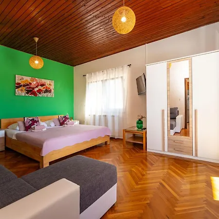 Adriana Apartament *